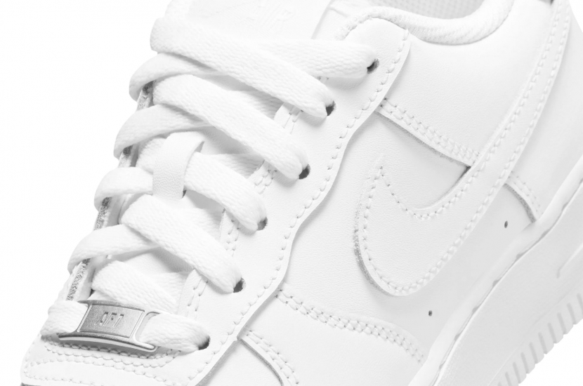 AIR FORCE 1 LOW LE TRIPLE WHITE (GS) [FV5951-111]