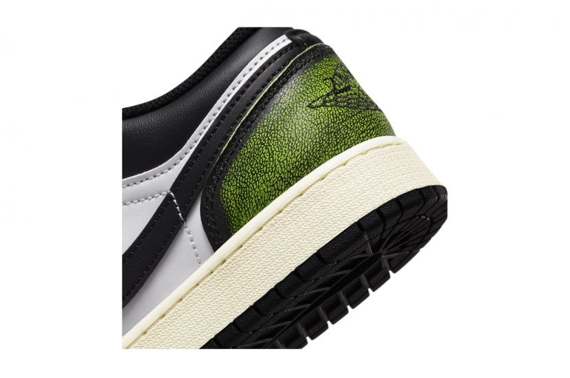 AIR JORDAN 1 LOW WHITE BLACK GREEN GS [DO8244-003]