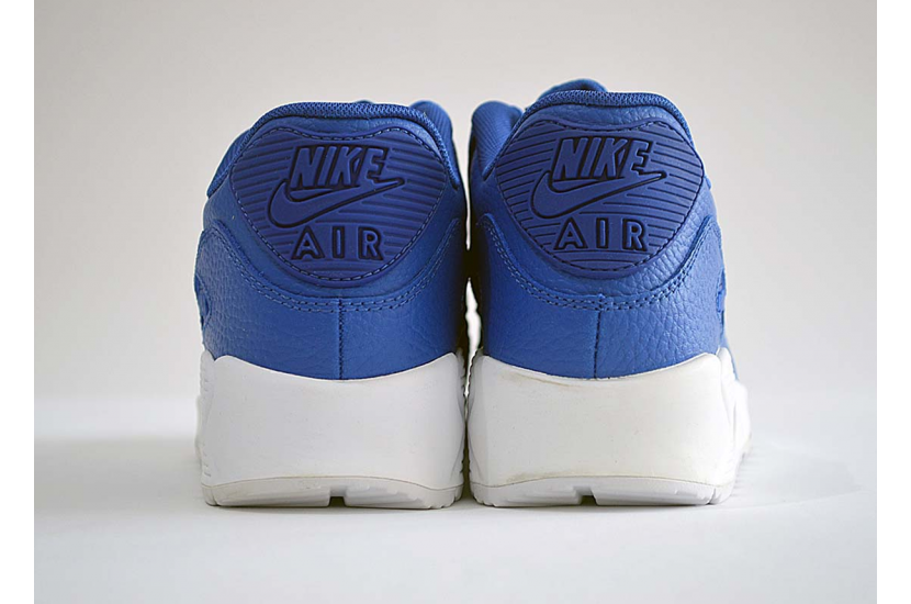 AIR MAX 90 GAME ROYAL WHITE [724821-402]