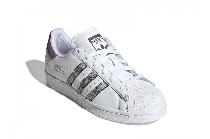 SUPERSTAR WHITE CHARCOAL PAISLEY [IE3008]