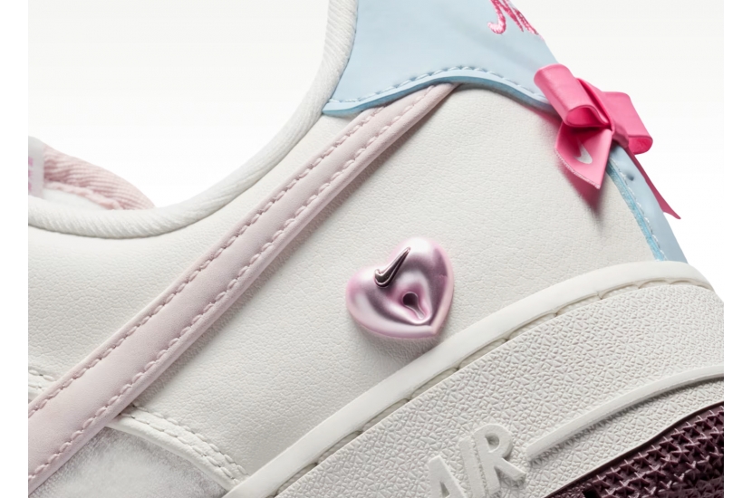 AIR FORCE 1 LOW VALENTINE'S DAY [IQ4937-161]
