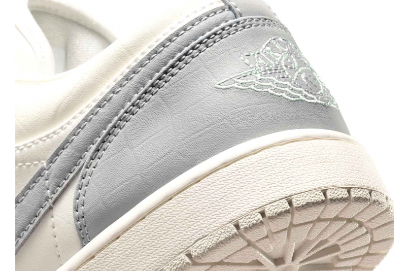 AIR JORDAN 1 LOW SAIL LIGHT SMOKE GREY [IO2242-101]